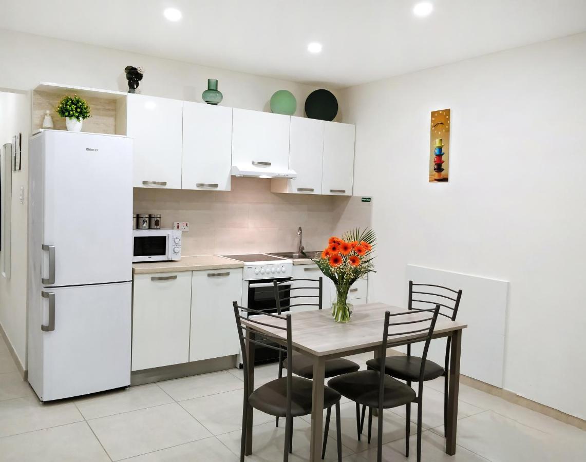 Central Rooms - Near Valletta & Sliema - Best Bus Lines Hamrun Ngoại thất bức ảnh